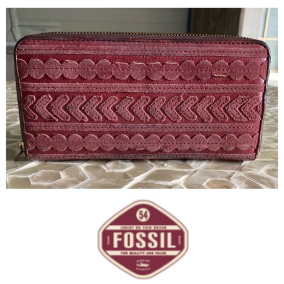 Fossil Aztec leather accordion zip around wallet in burgundy - Picture 1 of 11
